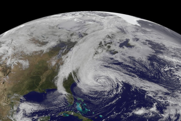 Ouragan Sandy en octobre 2012. Source : NASA Earth Observatory/ Robert Simmon /NASA/NOAA GOES Project Science team.